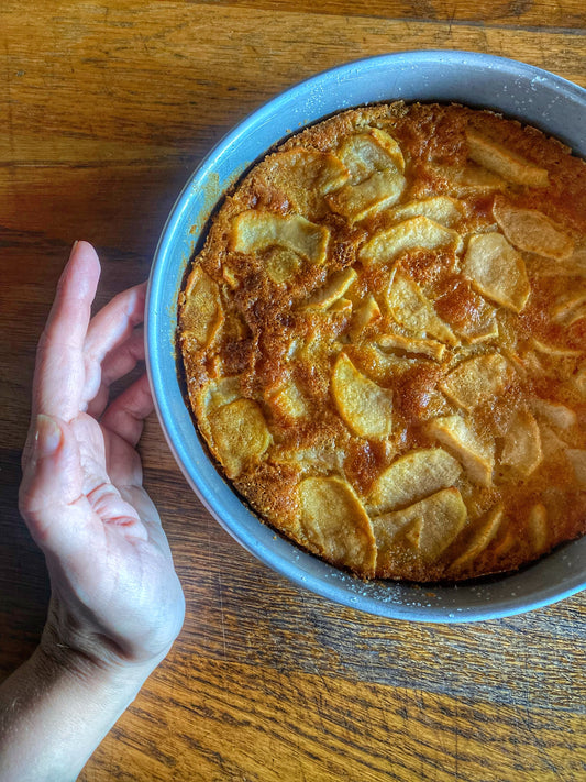 Torta di mele, limone e demoni.